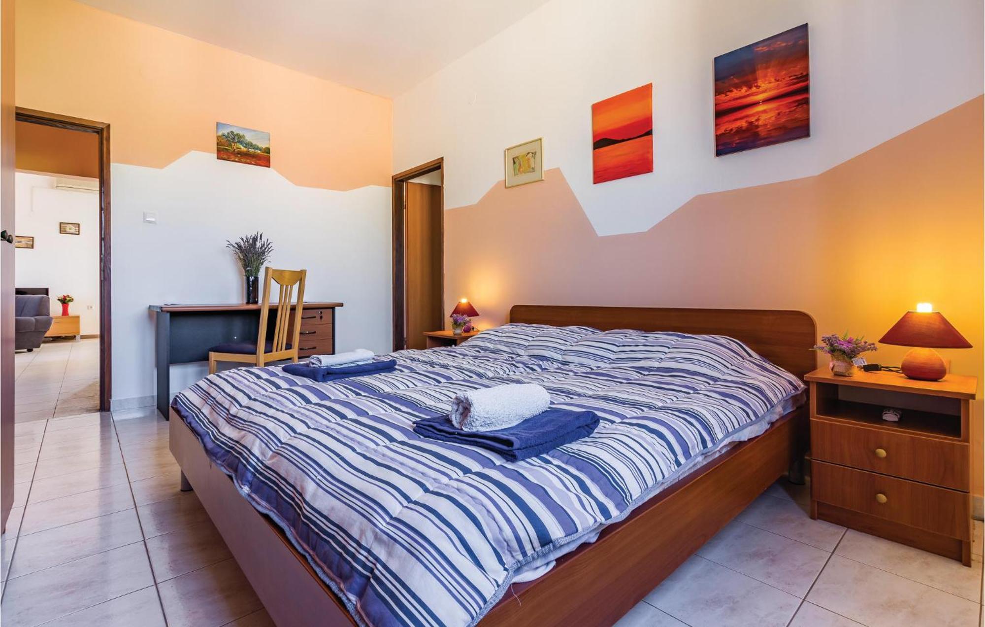 2 Bedroom Awesome Apartment In Vinkuran Buitenkant foto