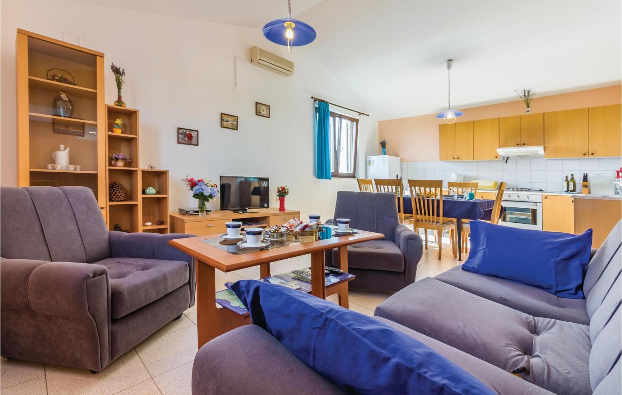 2 Bedroom Awesome Apartment In Vinkuran Buitenkant foto